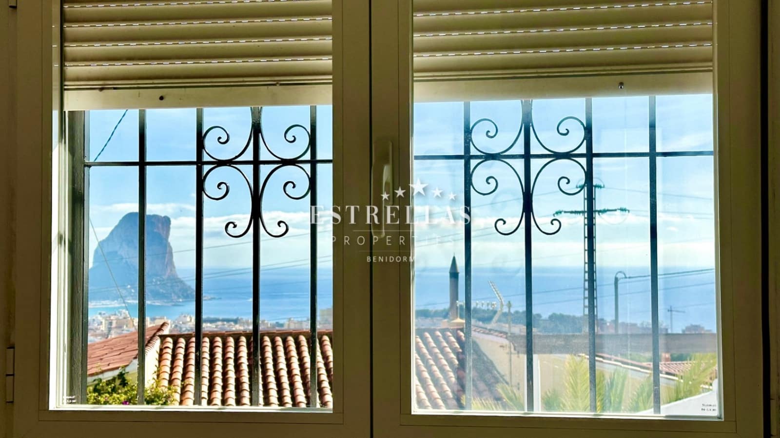 3 sypialnia Willa na sprzedaż w Calpe / Calp z basenem garażem - 450 000 € (Ref: 9393502)