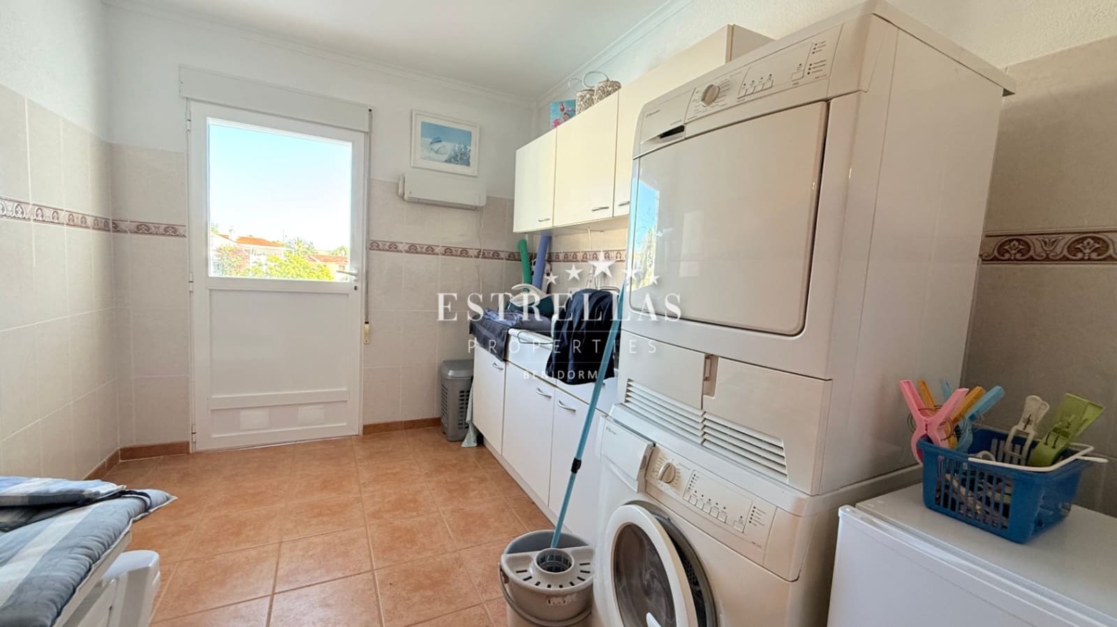 4 bedroom Villa for sale in La Nucia with pool garage - € 580,000 (Ref: 9411358)