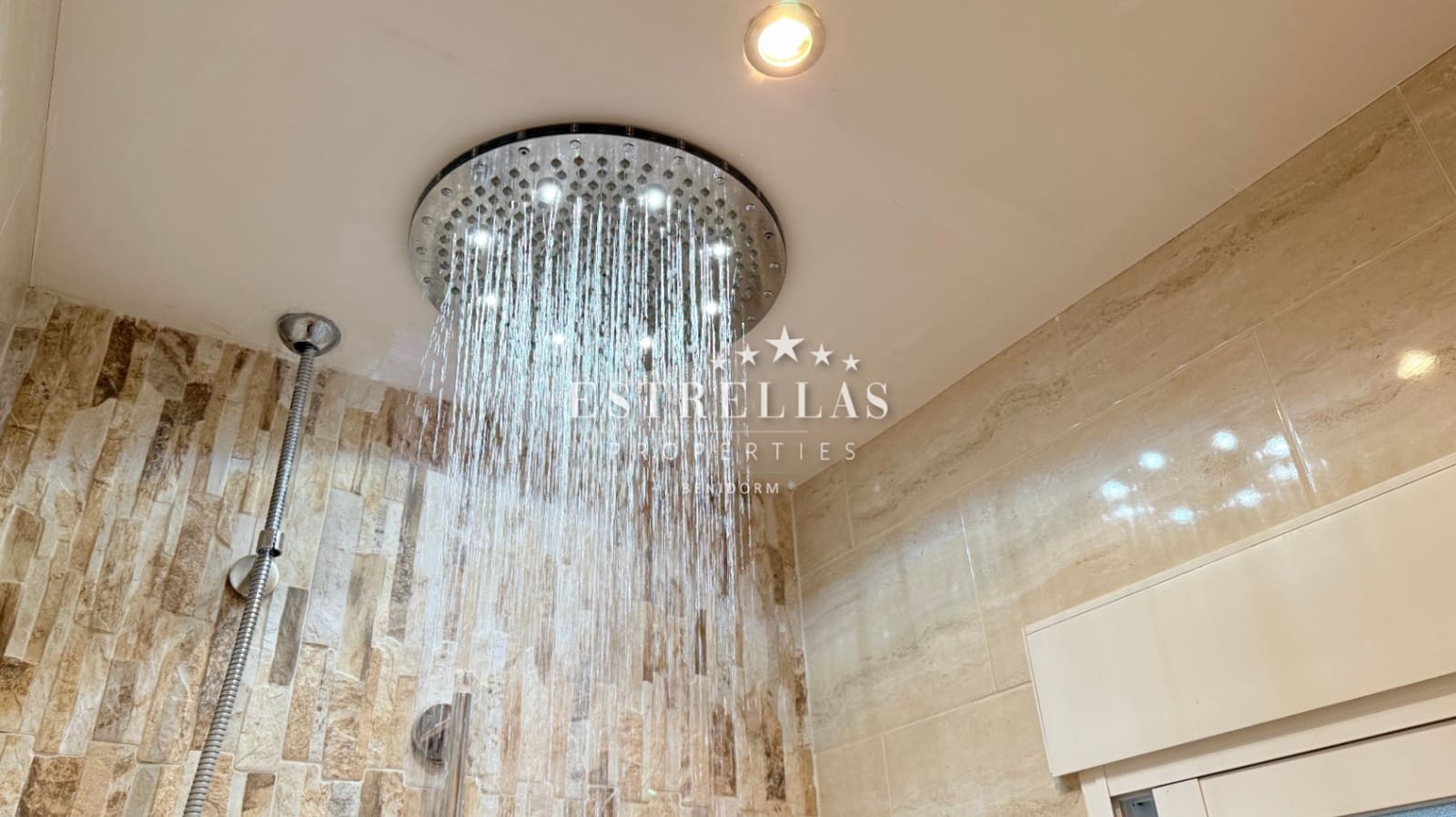 4 bedroom Villa for sale in La Nucia with pool garage - € 580,000 (Ref: 9411358)