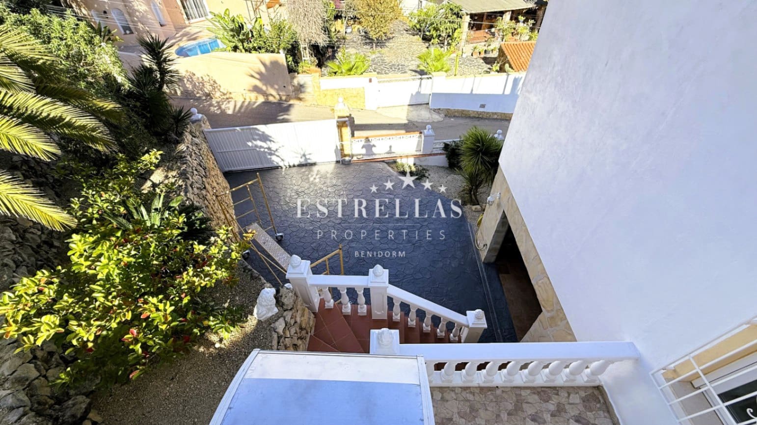 4 bedroom Villa for sale in La Nucia with pool garage - € 580,000 (Ref: 9411358)