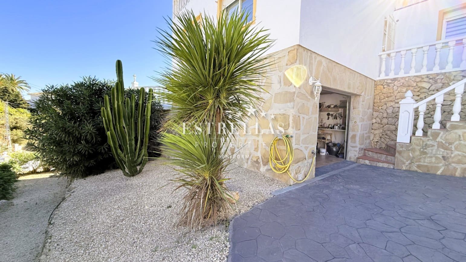 4 bedroom Villa for sale in La Nucia with pool garage - € 580,000 (Ref: 9411358)