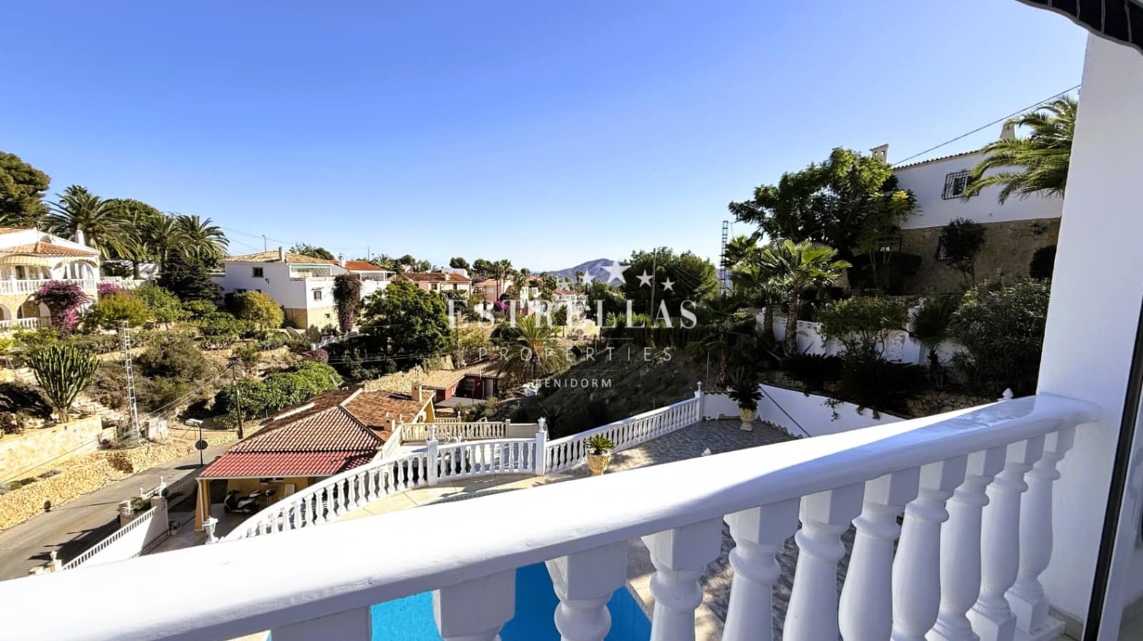 4 bedroom Villa for sale in La Nucia with pool garage - € 580,000 (Ref: 9411358)