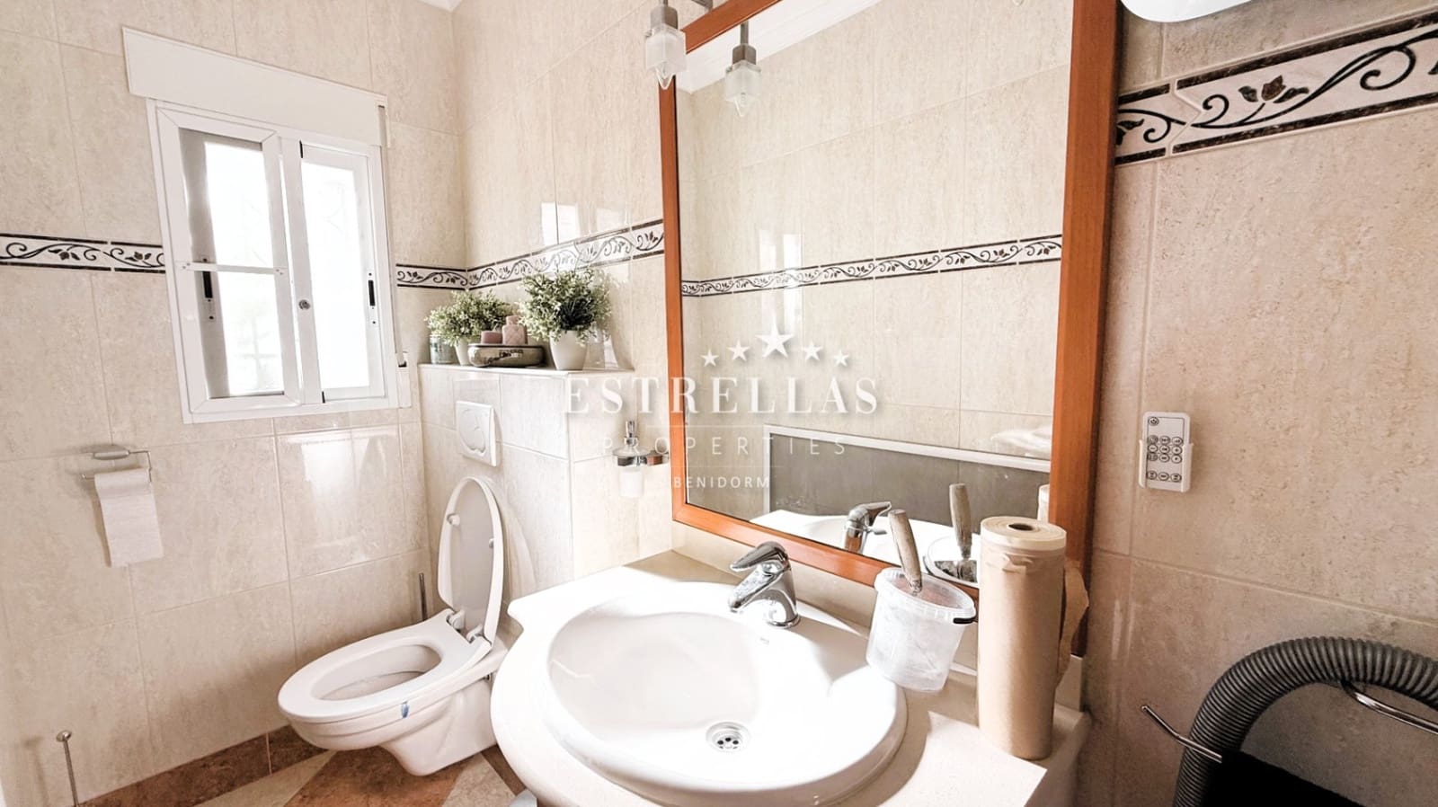 4 bedroom Villa for sale in La Nucia with pool garage - € 580,000 (Ref: 9411358)