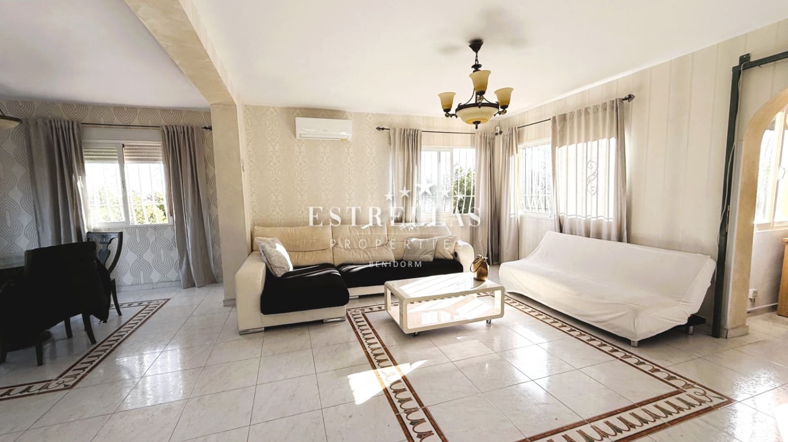 3 soverom Villa til salgs i La Nucia med svømmebasseng garasje - € 590 000 (Ref: 9412835)