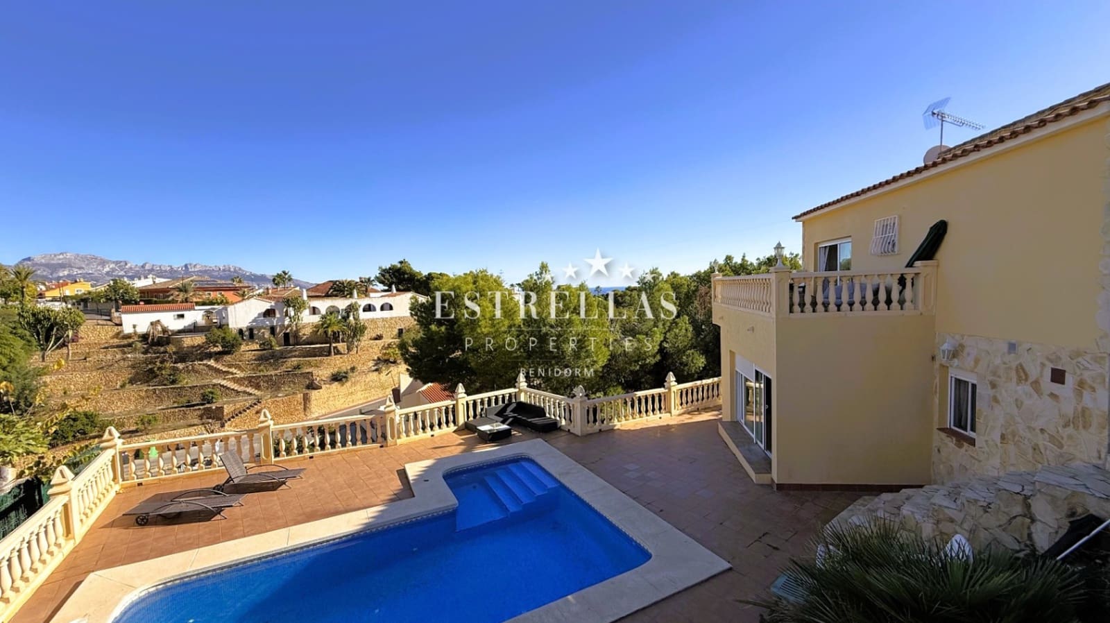 3 soverom Villa til salgs i La Nucia med svømmebasseng garasje - € 590 000 (Ref: 9412835)