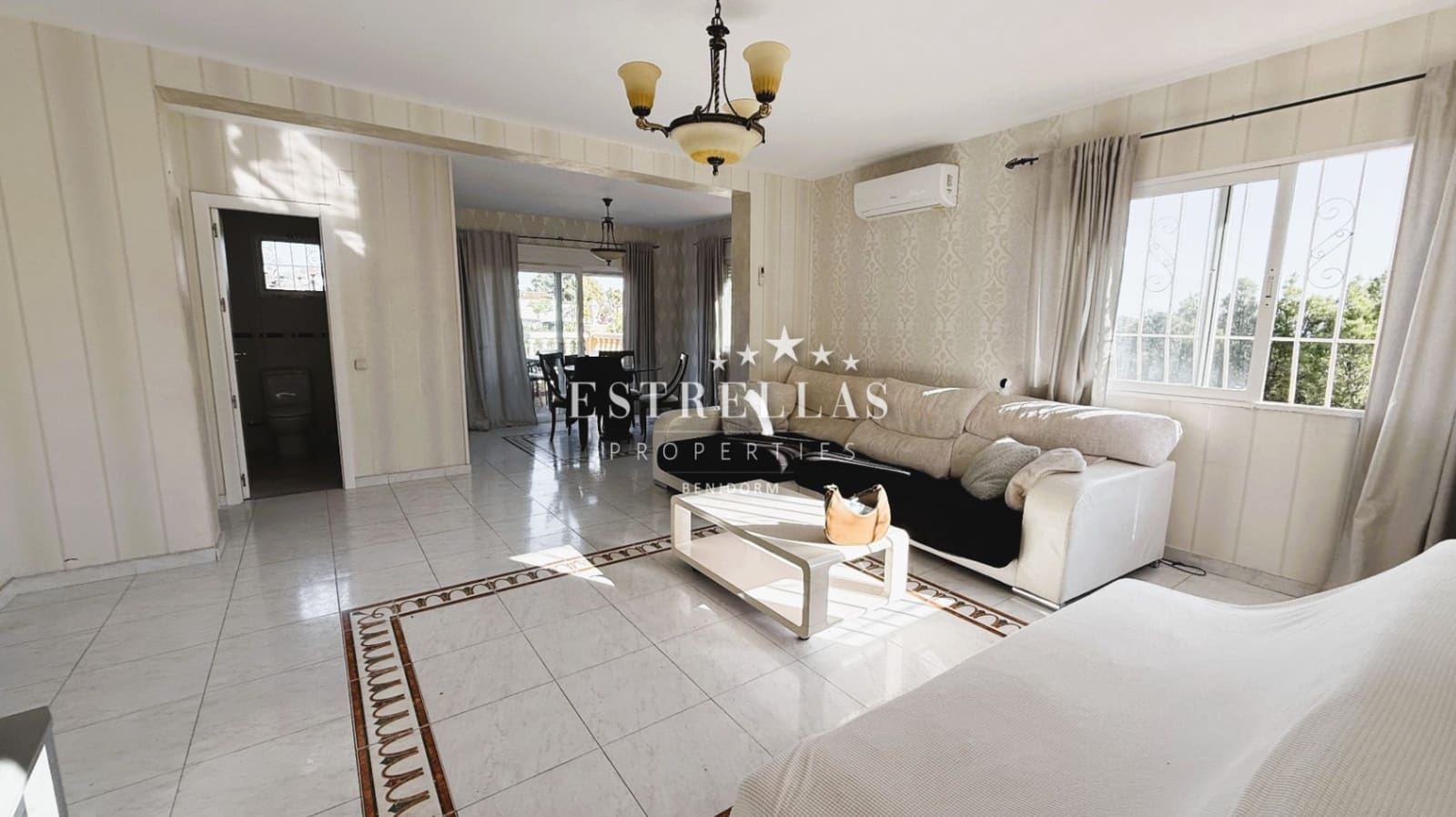 3 soverom Villa til salgs i La Nucia med svømmebasseng garasje - € 590 000 (Ref: 9412835)