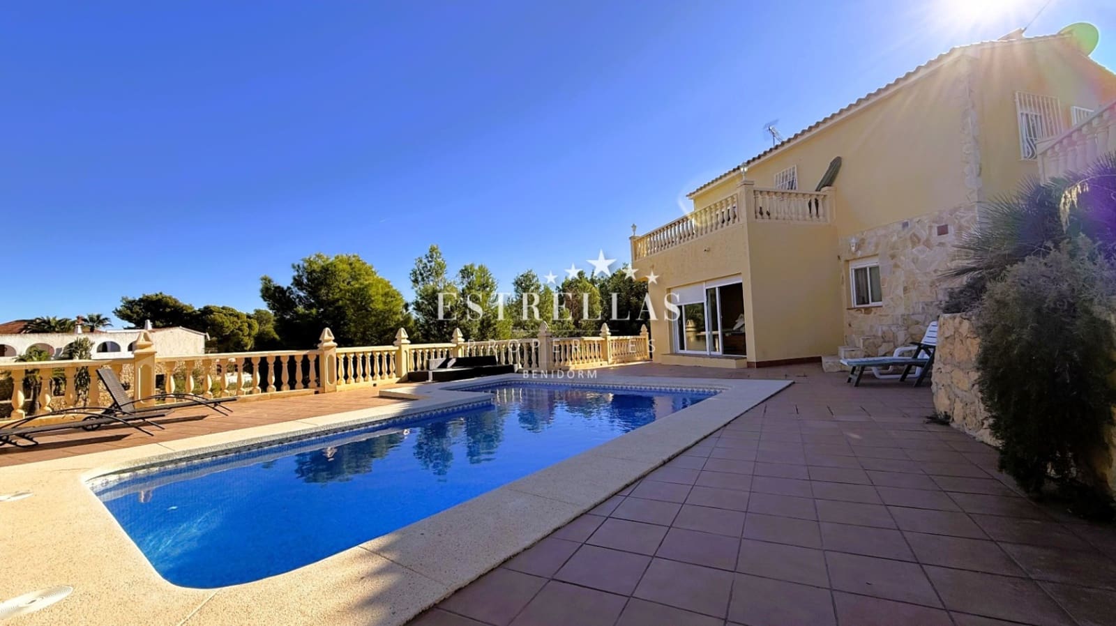 3 soverom Villa til salgs i La Nucia med svømmebasseng garasje - € 590 000 (Ref: 9412835)