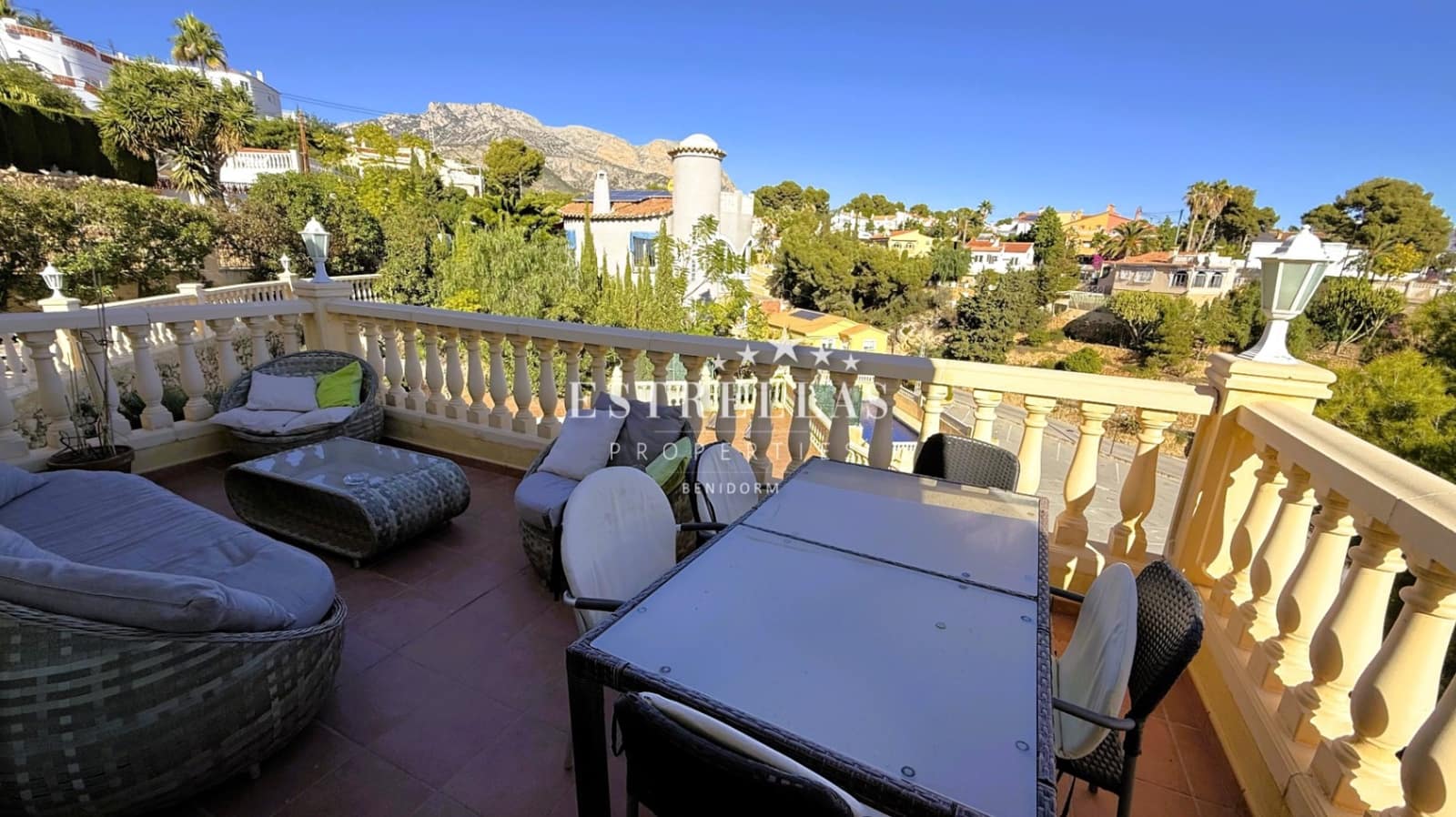 3 soverom Villa til salgs i La Nucia med svømmebasseng garasje - € 590 000 (Ref: 9412835)