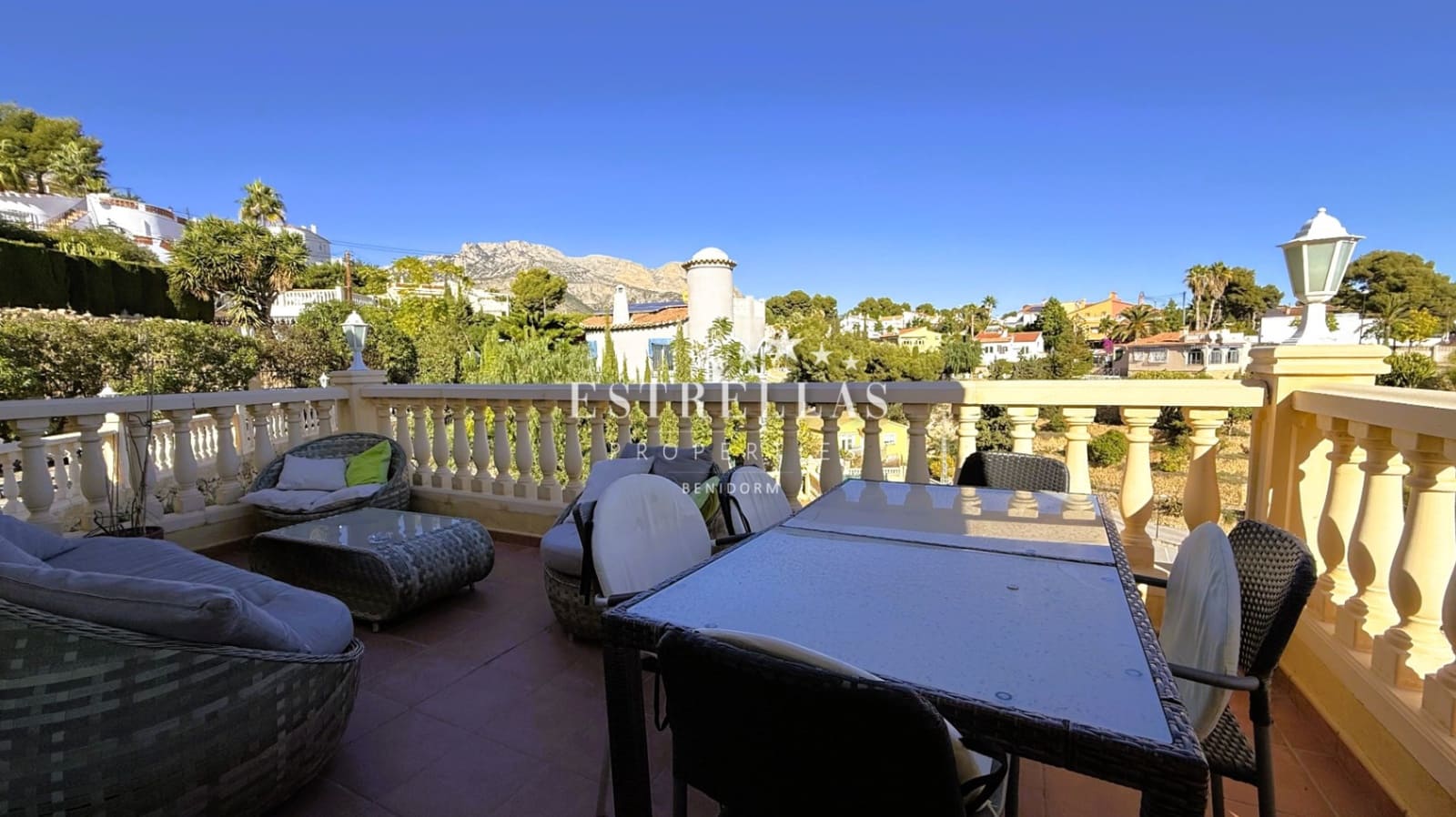 3 soverom Villa til salgs i La Nucia med svømmebasseng garasje - € 590 000 (Ref: 9412835)