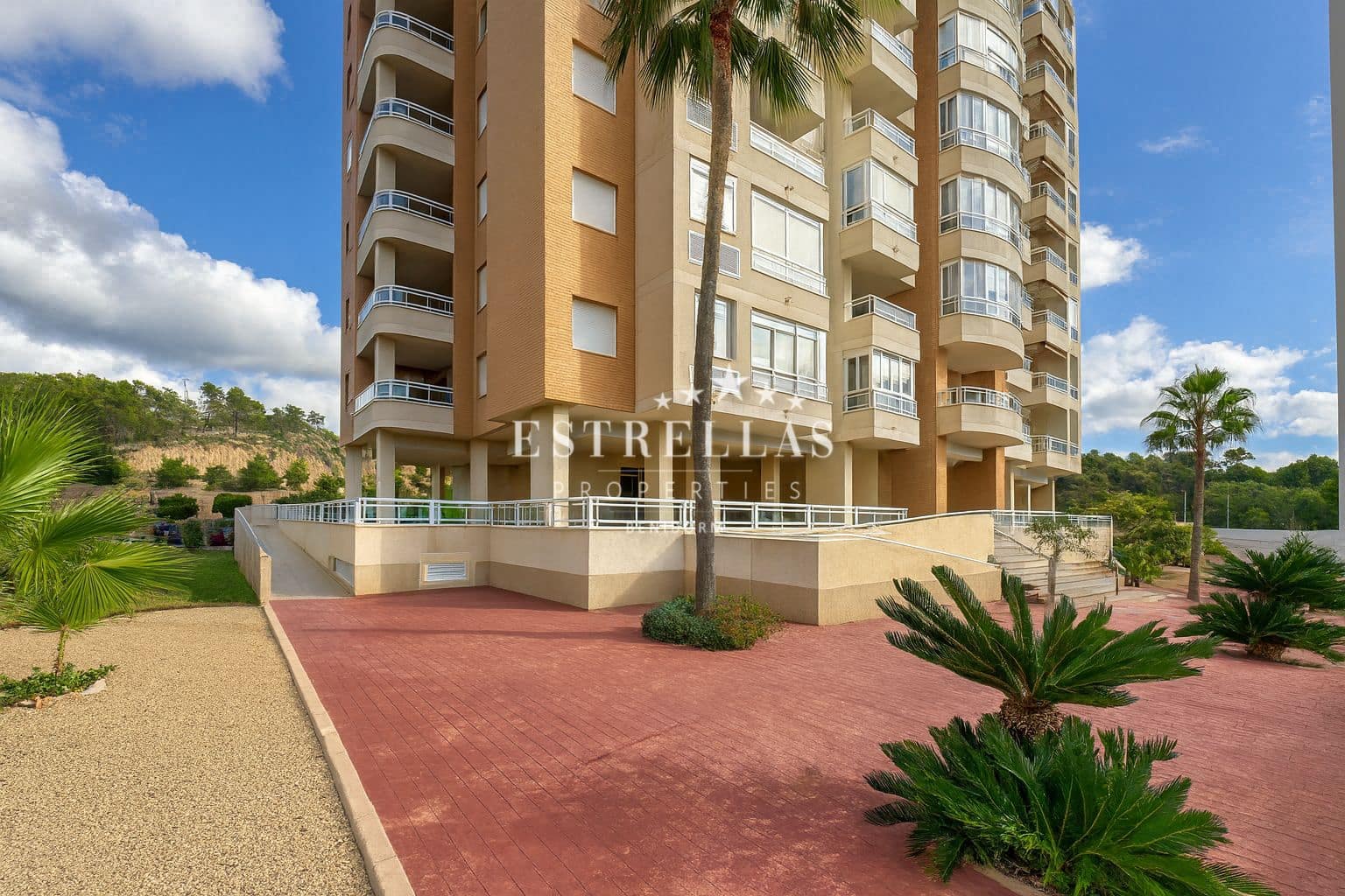 3 soverom Leilighet til salgs i Benidorm med svømmebasseng garasje - € 299 000 (Ref: 9413128)