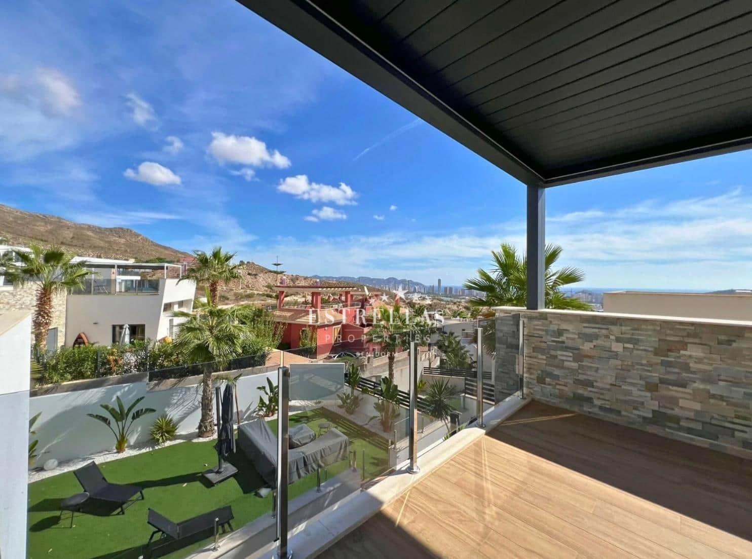 5 sypialnia Willa na sprzedaż w Finestrat z garażem - 1 100 000 € (Ref: 9444900)