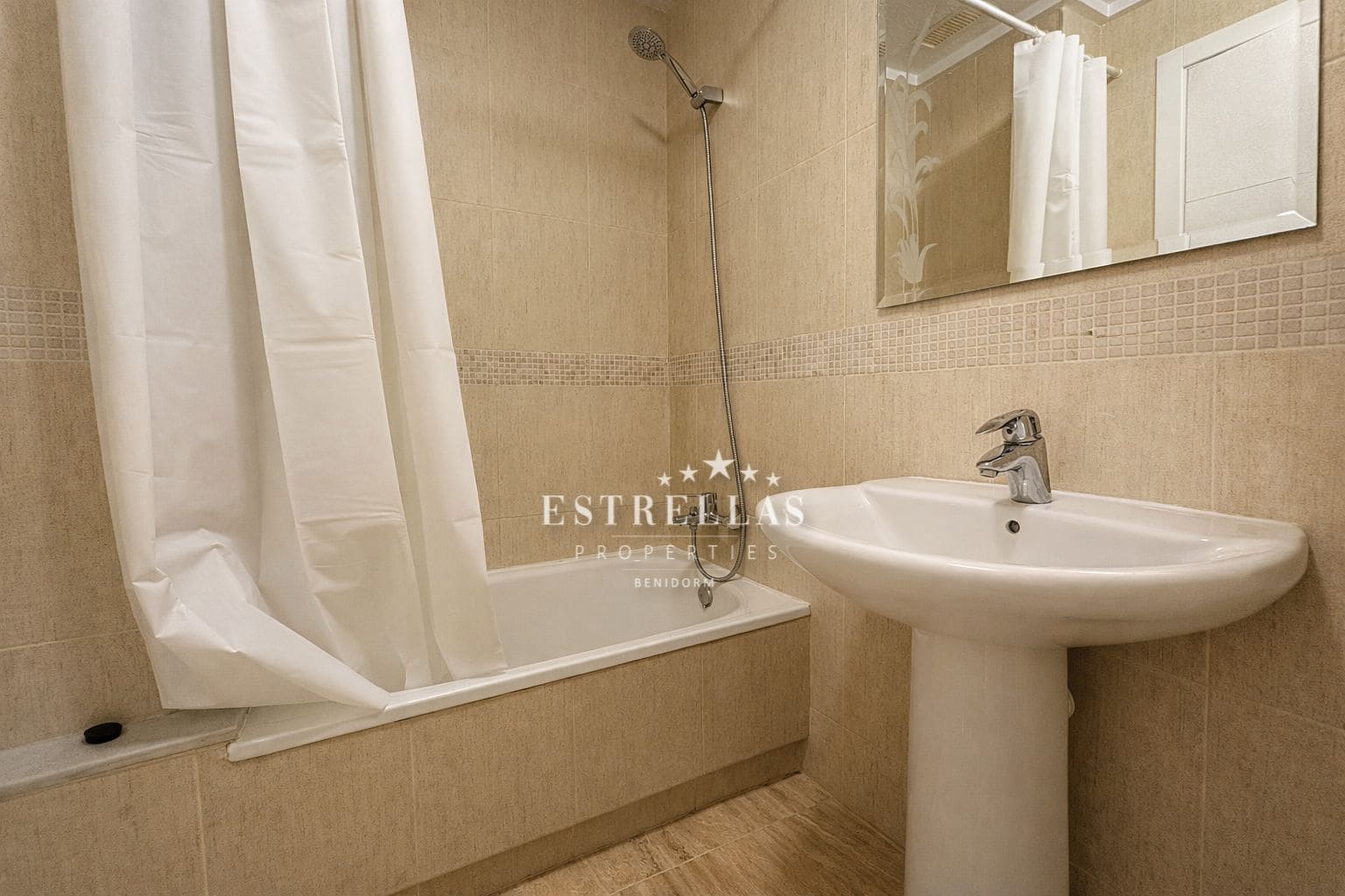 1 makuuhuone Huoneisto myytävänä paikassa Benidorm mukana uima-altaan 
autotalli - 190 000 € (Ref: 9450882)