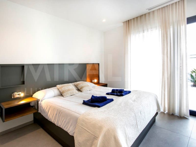 4 quarto Bungalow para venda em Corunha cidade com piscina - 1 490 000 € (Ref: 9488948)