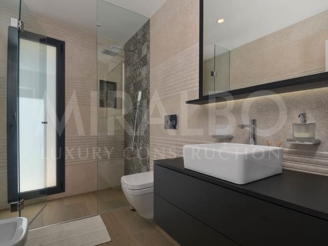 4 slaapkamer Bungalow te koop in A Coruña stad met zwembad - € 1.490.000 (Ref: 9488948)