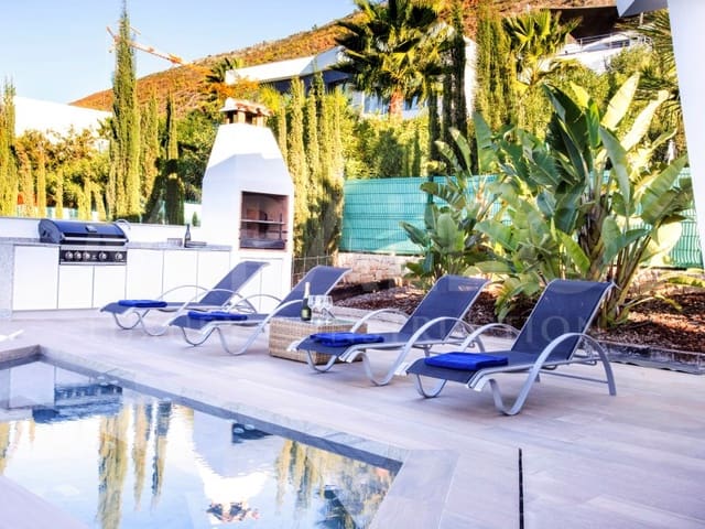 4 slaapkamer Bungalow te koop in A Coruña stad met zwembad - € 1.490.000 (Ref: 9488948)