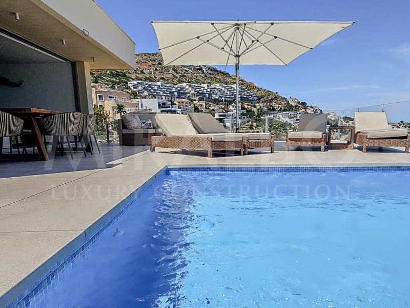 4 slaapkamer Appartement te koop in A Coruna stad - € 1.499.000 (Ref: 9489067)