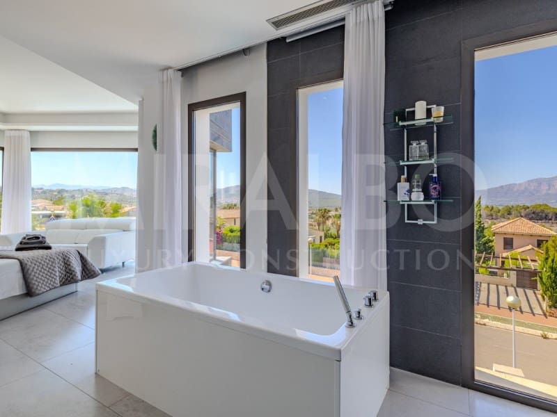 5 bedroom Apartment for sale in A Coruna city - € 2,350,000 (Ref: 9489072)