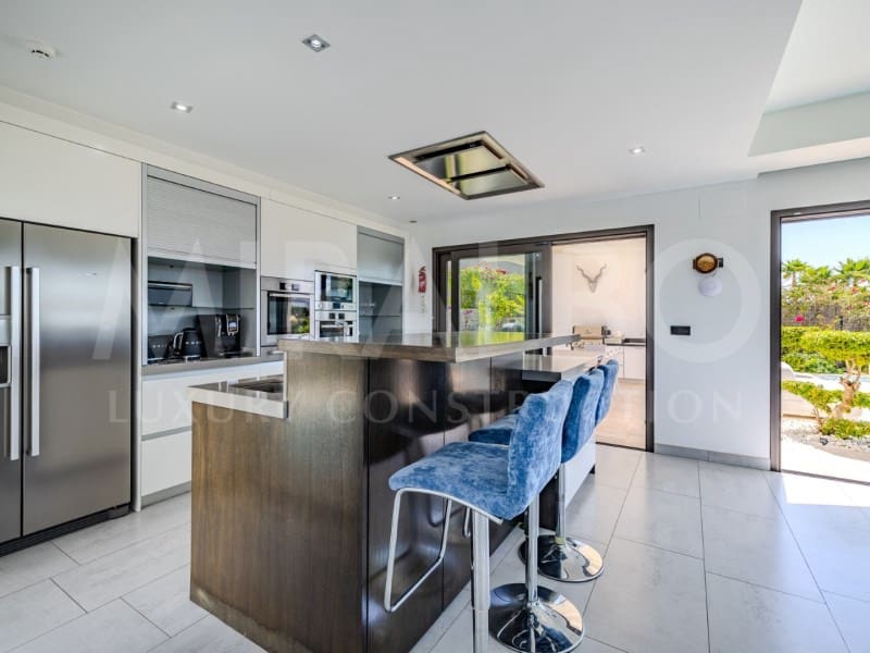 5 bedroom Apartment for sale in A Coruna city - € 2,350,000 (Ref: 9489072)