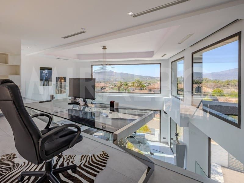 5 bedroom Apartment for sale in A Coruna city - € 2,350,000 (Ref: 9489072)