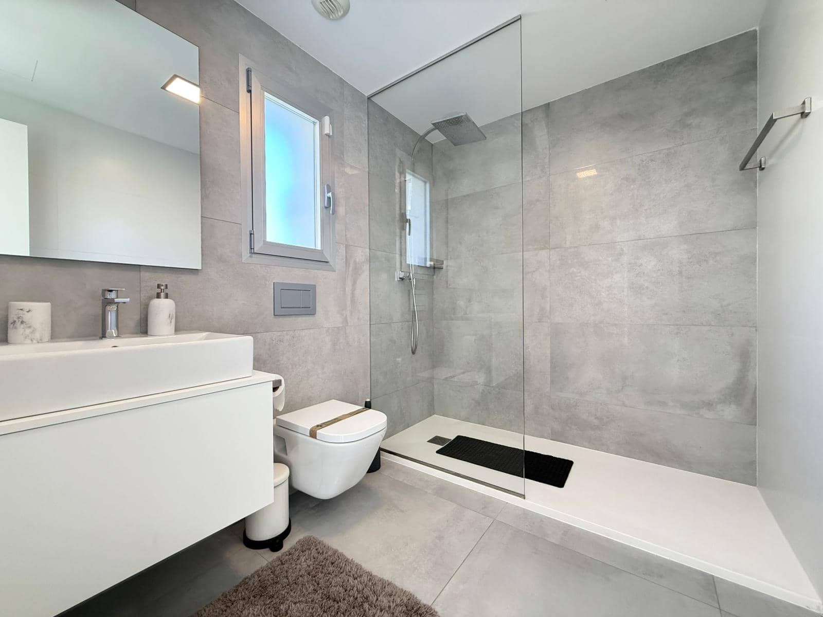 3 bedroom Villa for rent in Finestrat with pool garage - € 5,000 (Ref: 9524836)