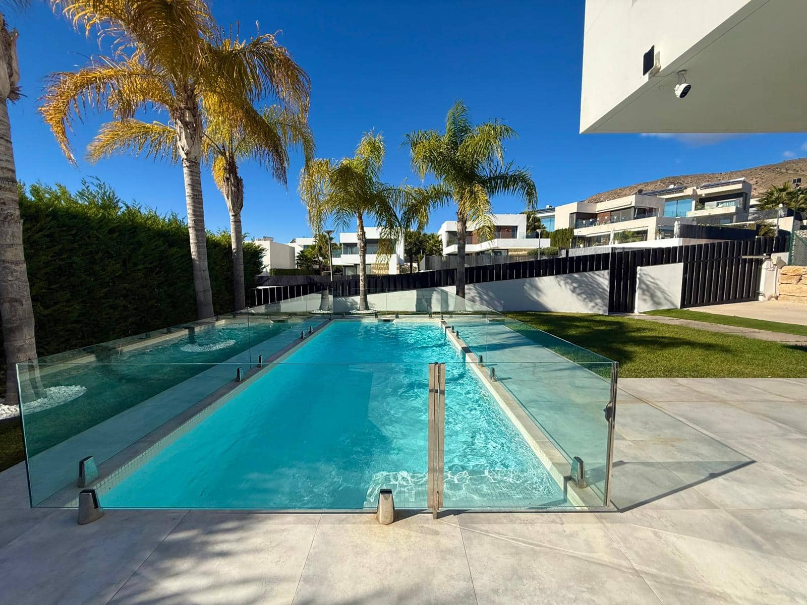 3 bedroom Villa for rent in Finestrat with pool garage - € 5,000 (Ref: 9524836)