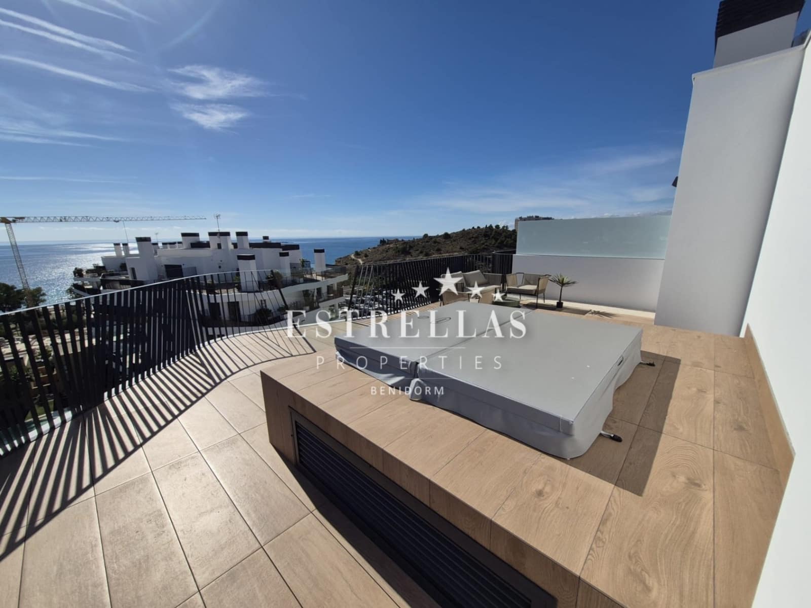 Apartamento de 3 habitaciones en La Villajoyosa / Vila Joiosa en venta con piscina garaje - 830.000 € (Ref: 9529028)