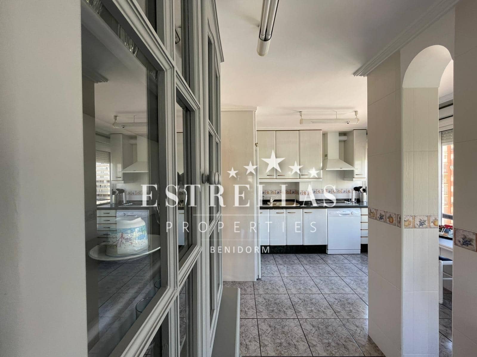 2 bedroom Apartment for rent in Benidorm with pool garage - € 1,400 (Ref: 9562603)