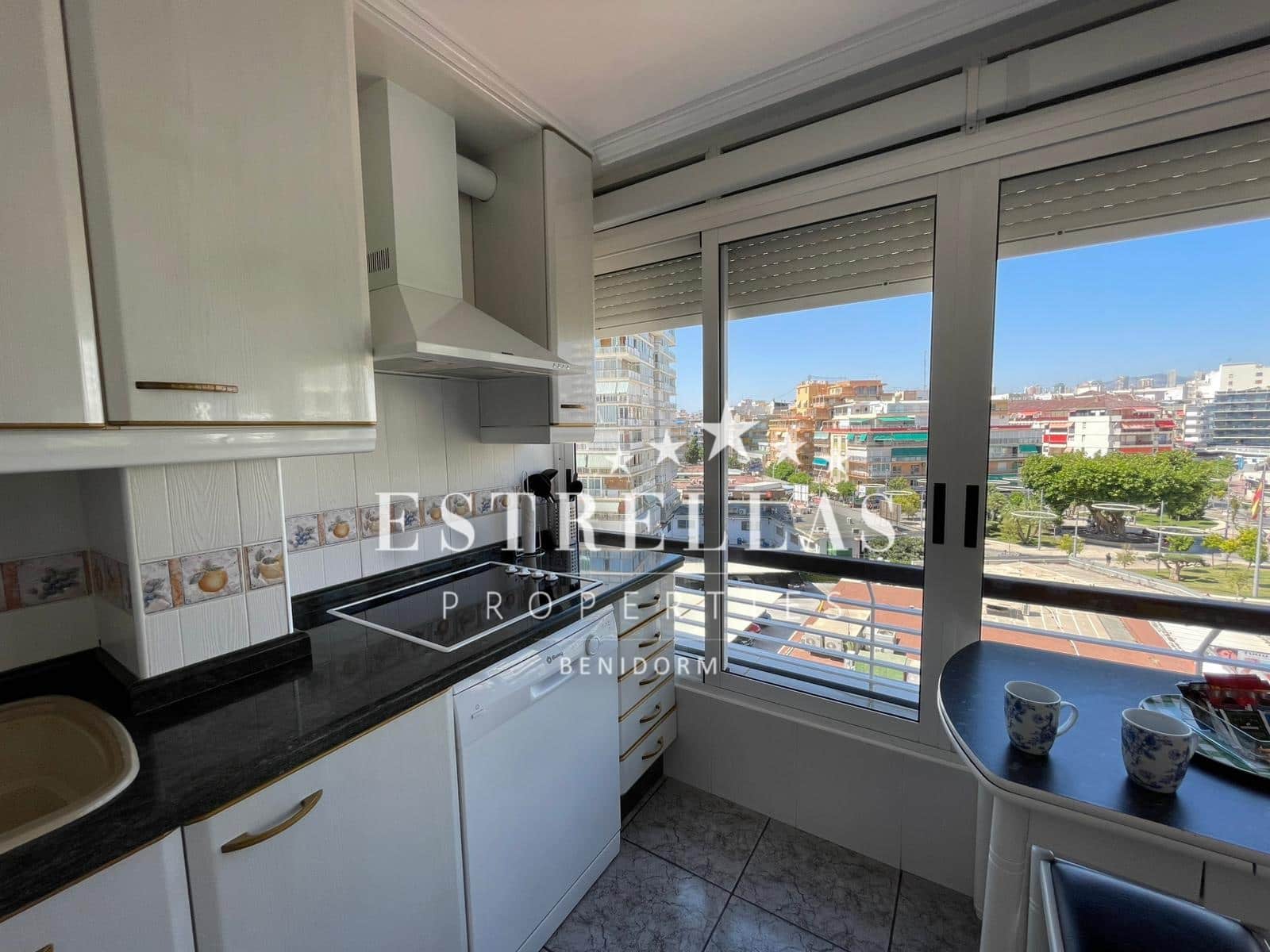 2 bedroom Apartment for rent in Benidorm with pool garage - € 1,400 (Ref: 9562603)