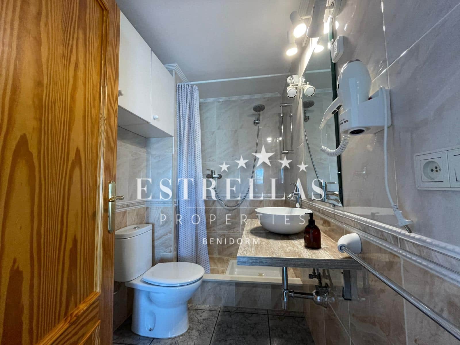 2 bedroom Apartment for rent in Benidorm with pool garage - € 1,400 (Ref: 9562603)