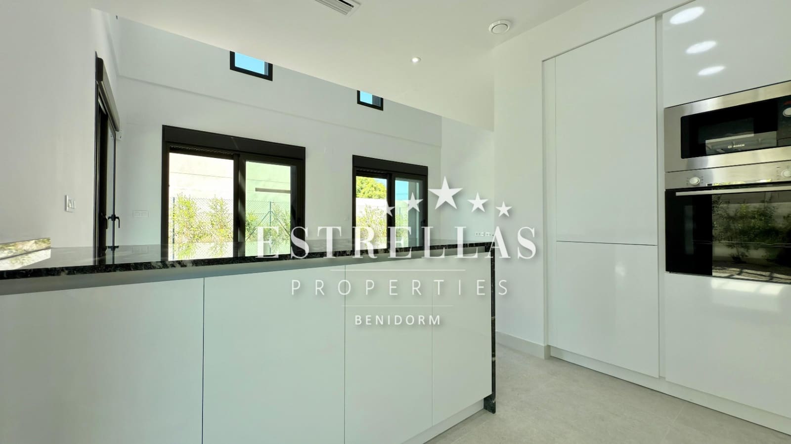 4 quarto Moradia para venda em Muchamiel / Mutxamel com piscina garagem - 850 000 € (Ref: 9563751)