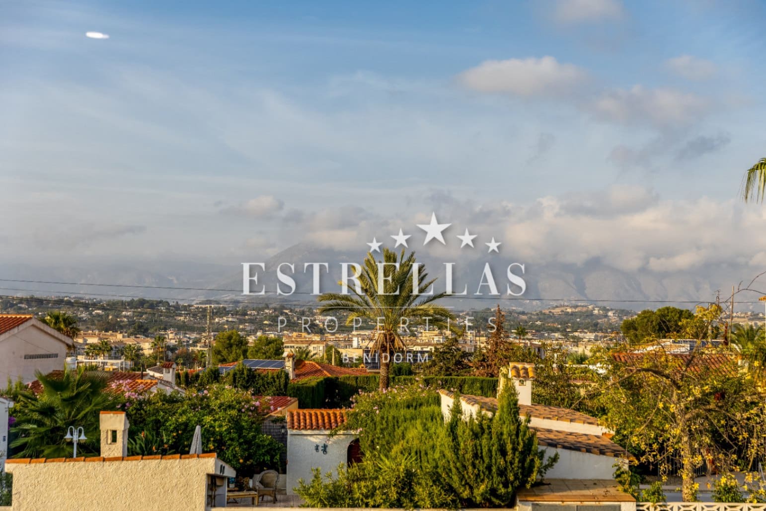 4 soverom Villa til salgs i Alfaz del Pi / L'Alfas del Pi med svømmebasseng garasje - € 1 950 000 (Ref: 9572146)