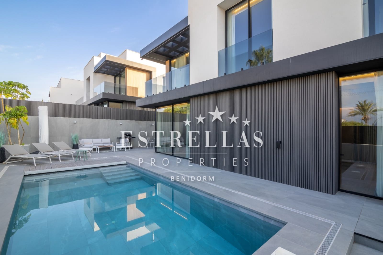 4 soverom Villa til salgs i Alfaz del Pi / L'Alfas del Pi med svømmebasseng garasje - € 1 950 000 (Ref: 9572146)