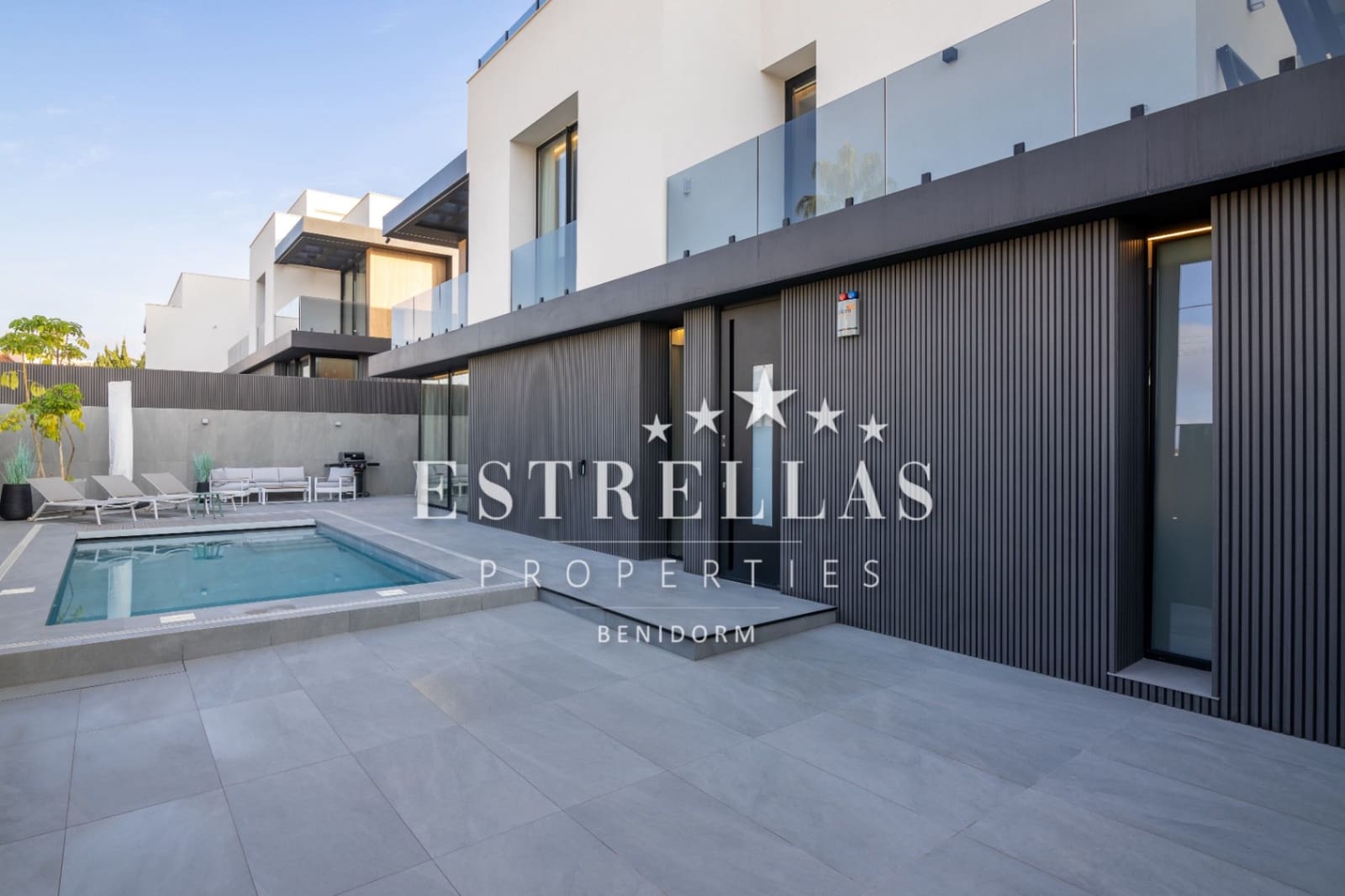 4 soverom Villa til salgs i Alfaz del Pi / L'Alfas del Pi med svømmebasseng garasje - € 1 950 000 (Ref: 9572146)