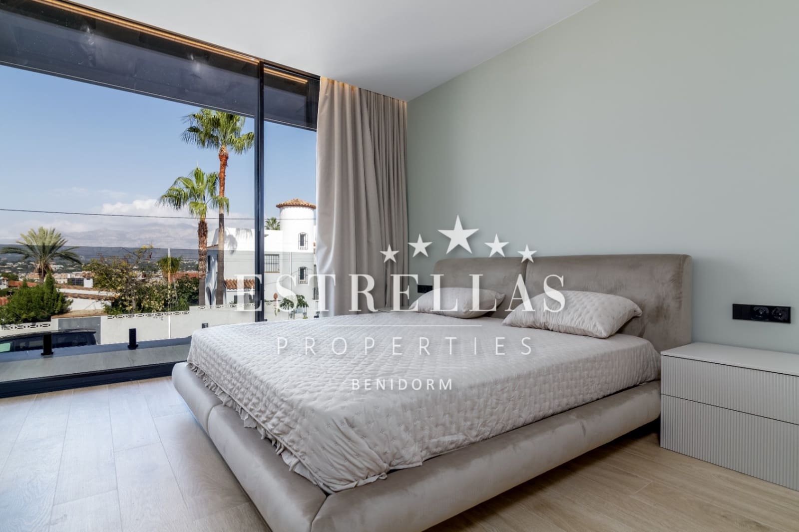 4 soverom Villa til salgs i Alfaz del Pi / L'Alfas del Pi med svømmebasseng garasje - € 1 950 000 (Ref: 9572146)