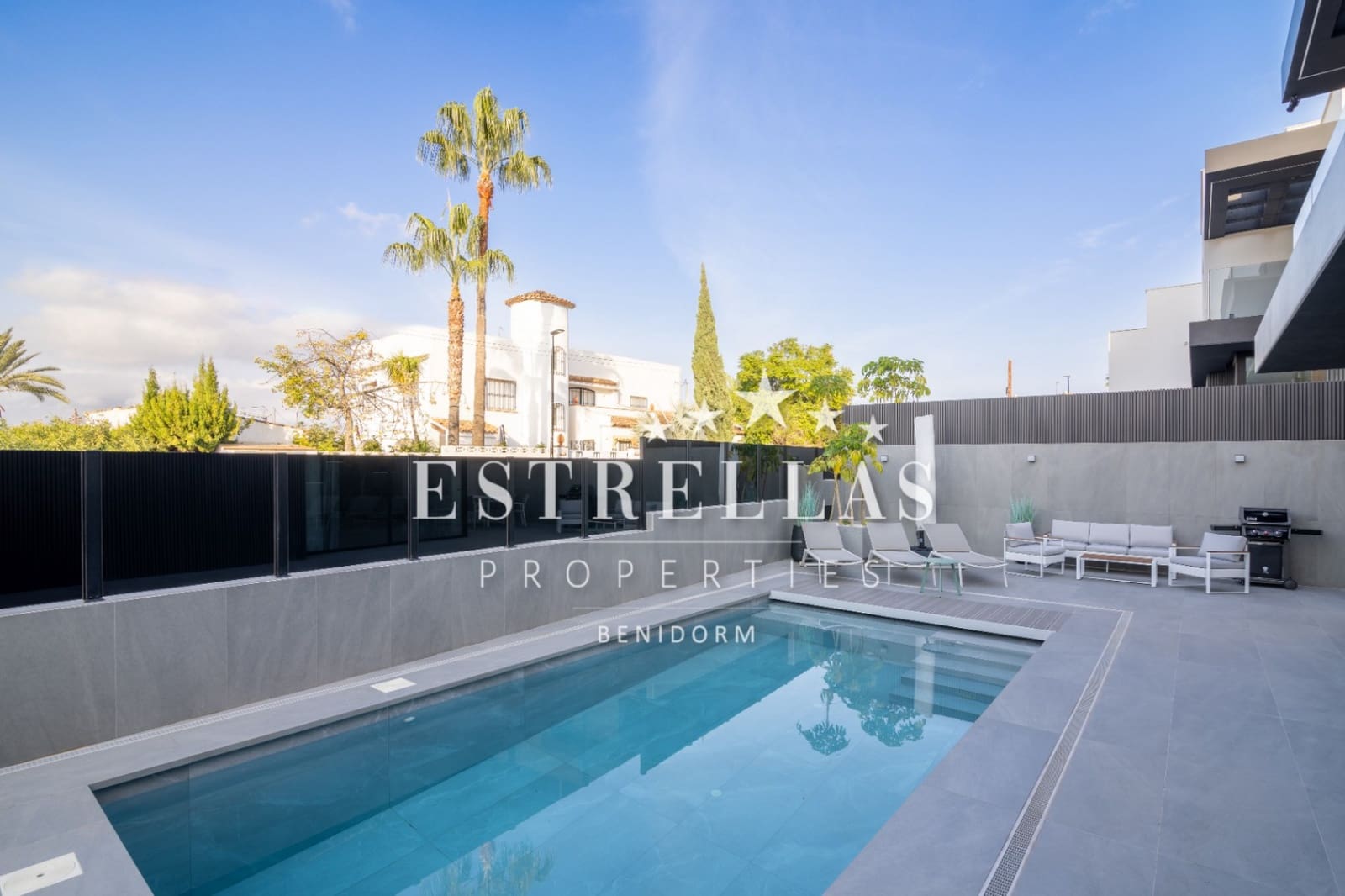 4 soverom Villa til salgs i Alfaz del Pi / L'Alfas del Pi med svømmebasseng garasje - € 1 950 000 (Ref: 9572146)