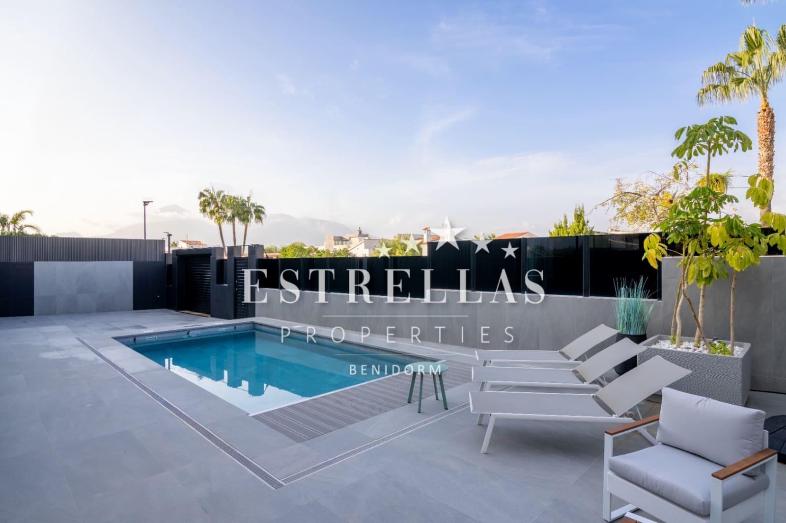 4 soverom Villa til salgs i Alfaz del Pi / L'Alfas del Pi med svømmebasseng garasje - € 1 950 000 (Ref: 9572146)