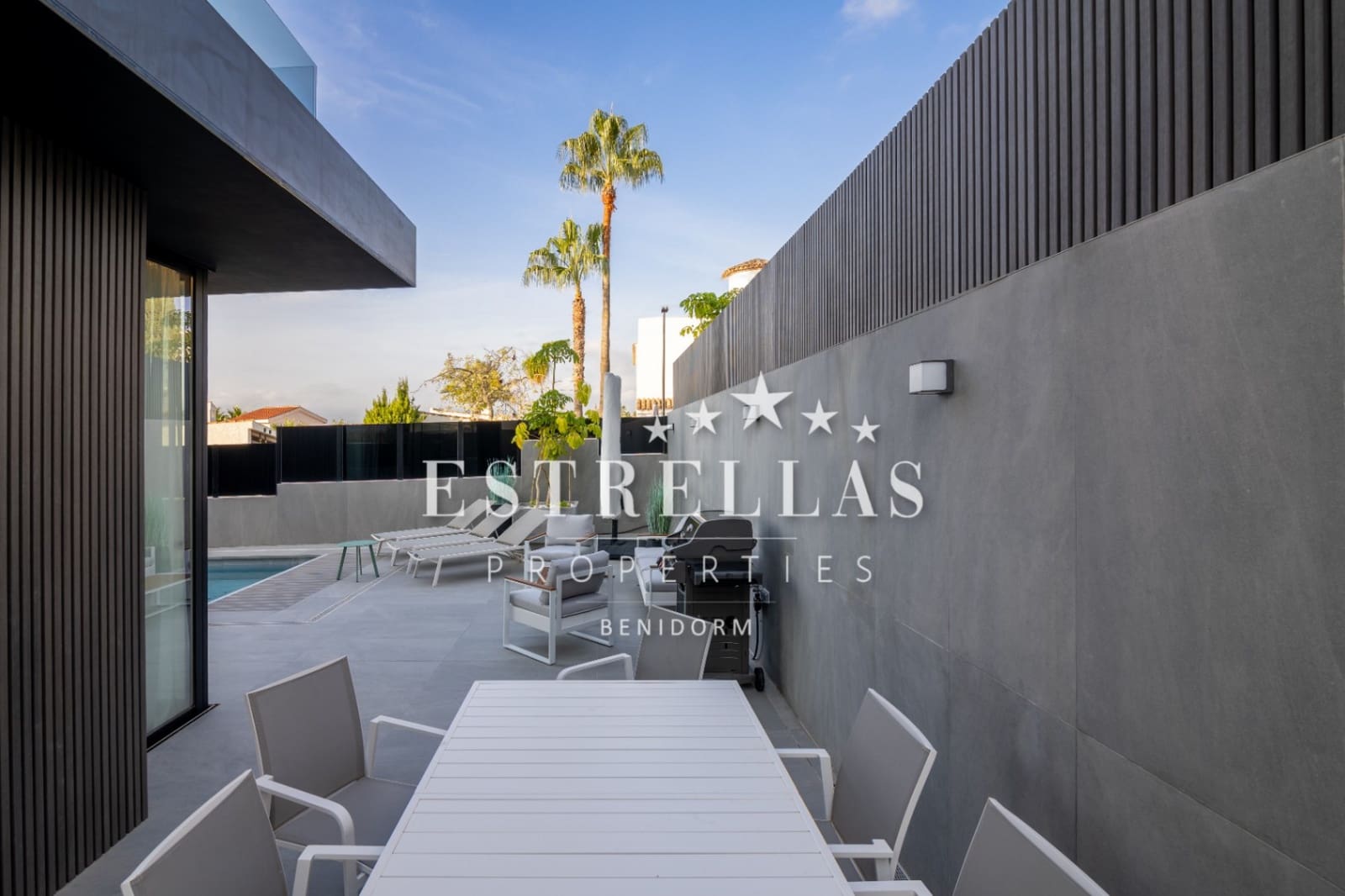 4 soverom Villa til salgs i Alfaz del Pi / L'Alfas del Pi med svømmebasseng garasje - € 1 950 000 (Ref: 9572146)