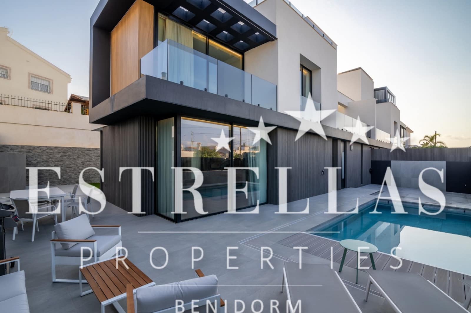 4 soverom Villa til salgs i Alfaz del Pi / L'Alfas del Pi med svømmebasseng garasje - € 1 950 000 (Ref: 9572146)