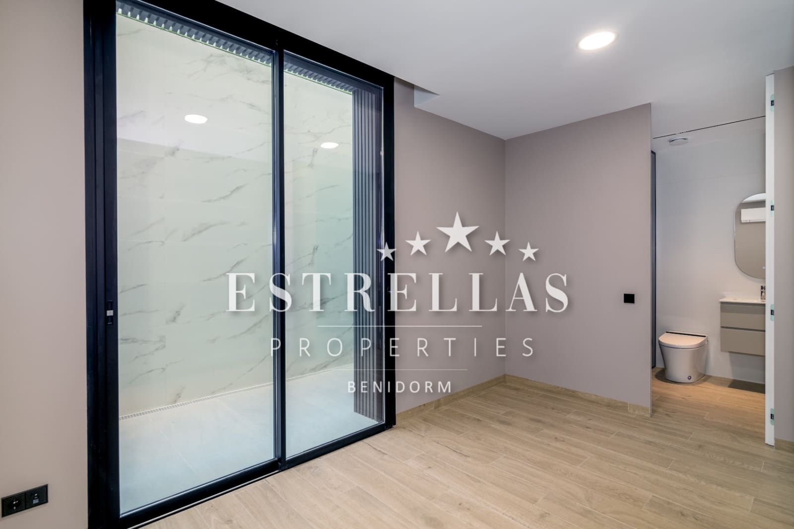 4 soverom Villa til salgs i Alfaz del Pi / L'Alfas del Pi med svømmebasseng garasje - € 1 950 000 (Ref: 9572146)