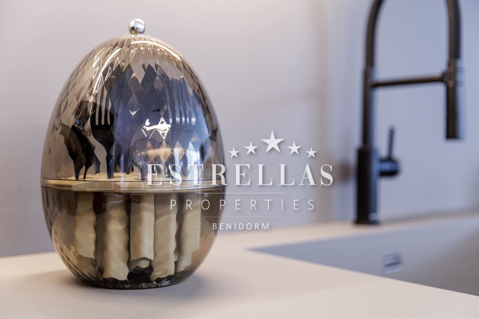 4 soverom Villa til salgs i Alfaz del Pi / L'Alfas del Pi med svømmebasseng garasje - € 1 950 000 (Ref: 9572146)