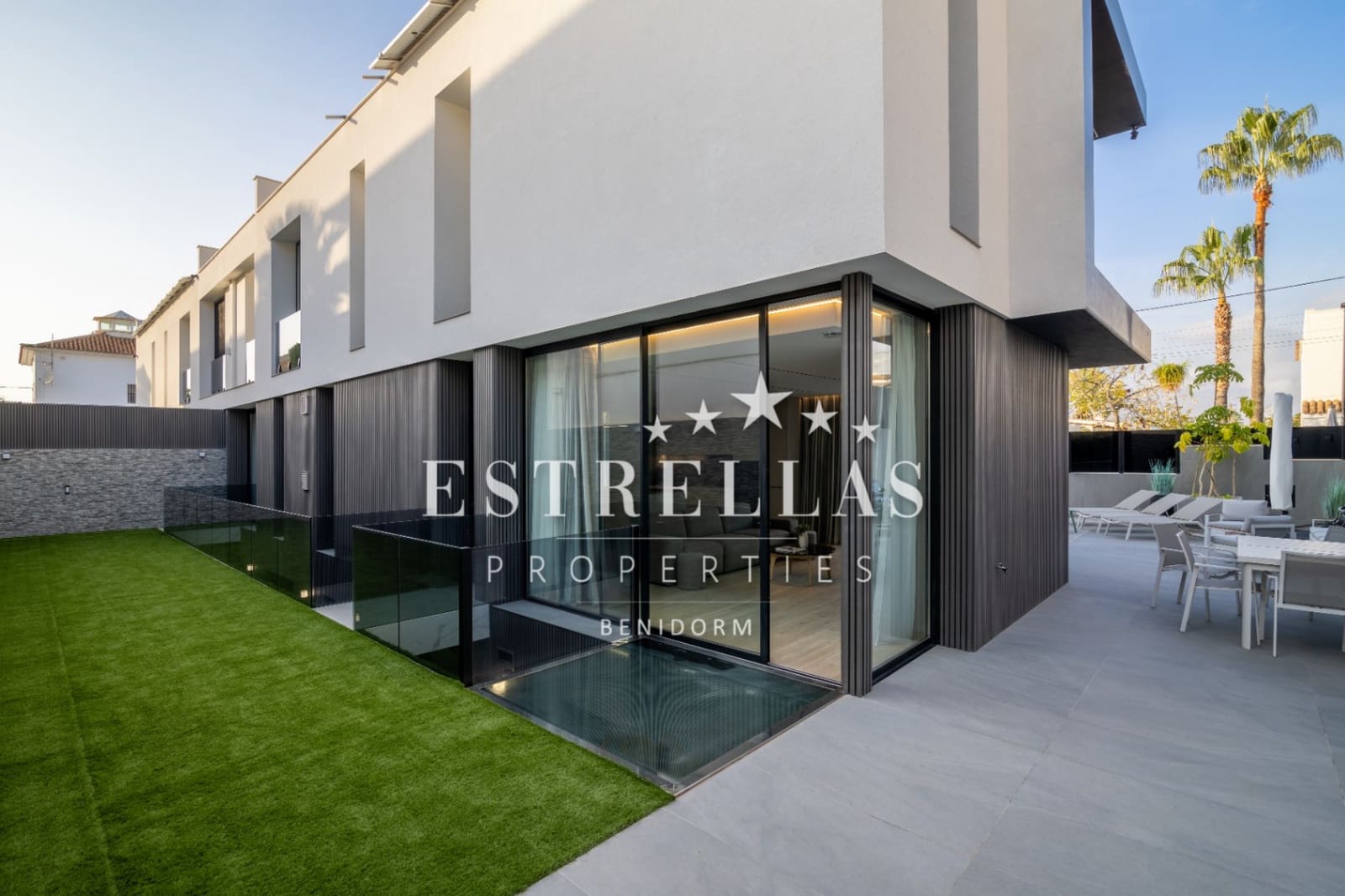 4 soverom Villa til salgs i Alfaz del Pi / L'Alfas del Pi med svømmebasseng garasje - € 1 950 000 (Ref: 9572146)