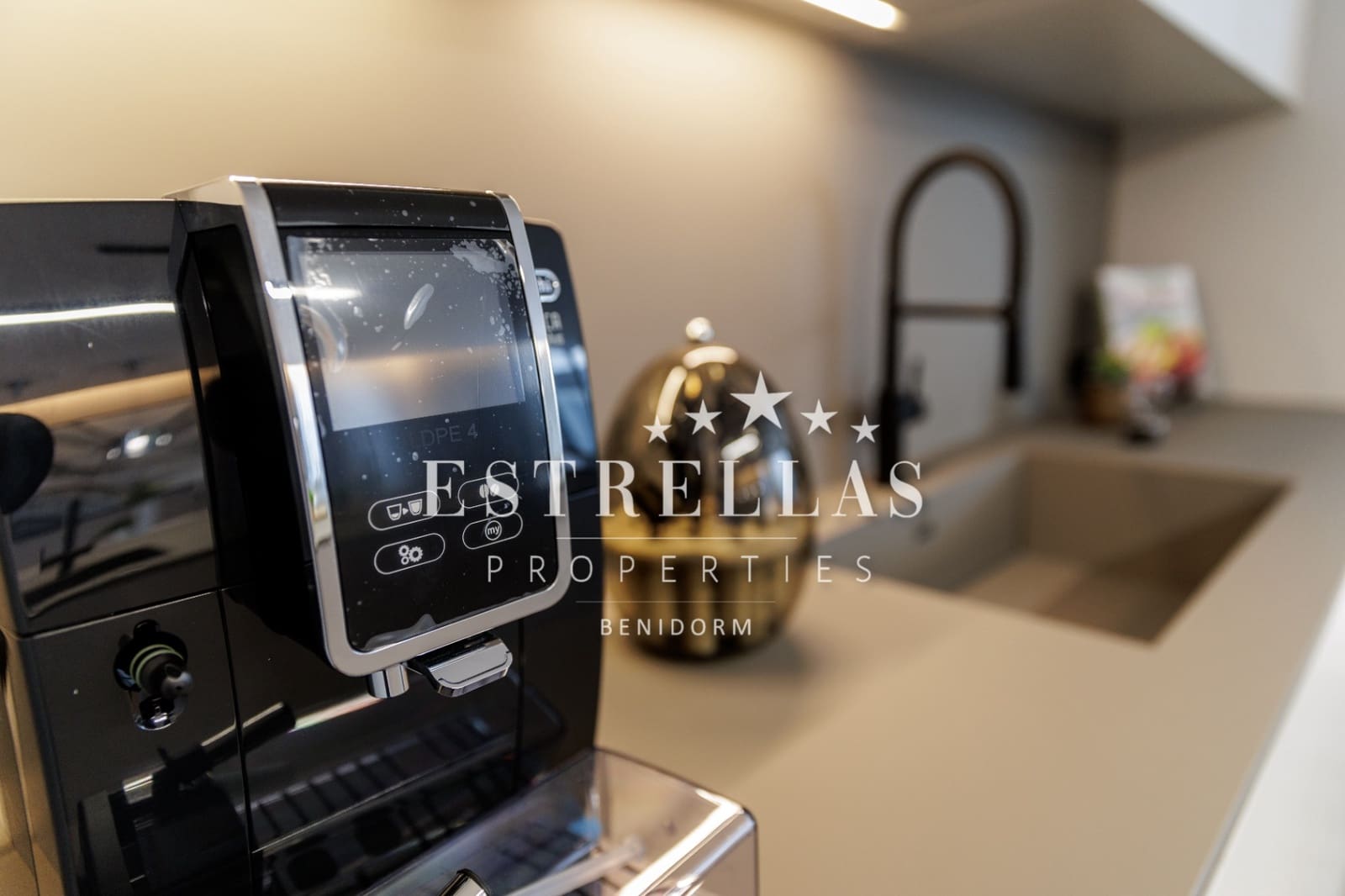 4 soverom Villa til salgs i Alfaz del Pi / L'Alfas del Pi med svømmebasseng garasje - € 1 950 000 (Ref: 9572146)