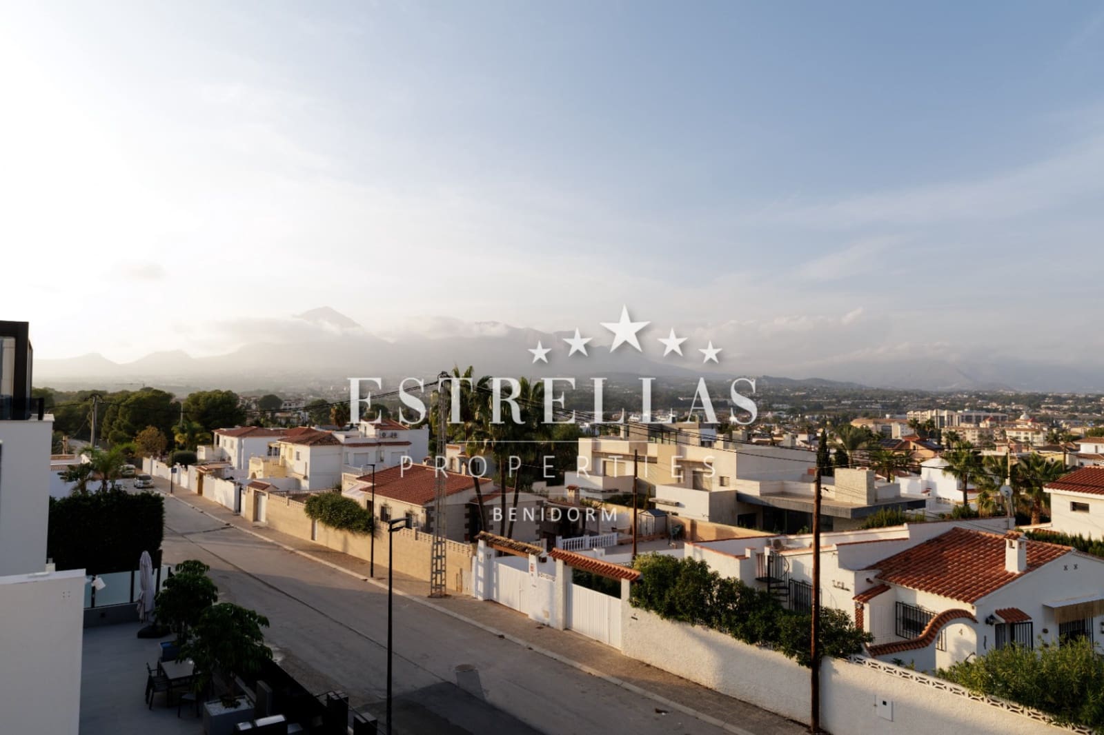 4 soverom Villa til salgs i Alfaz del Pi / L'Alfas del Pi med svømmebasseng garasje - € 1 950 000 (Ref: 9572146)