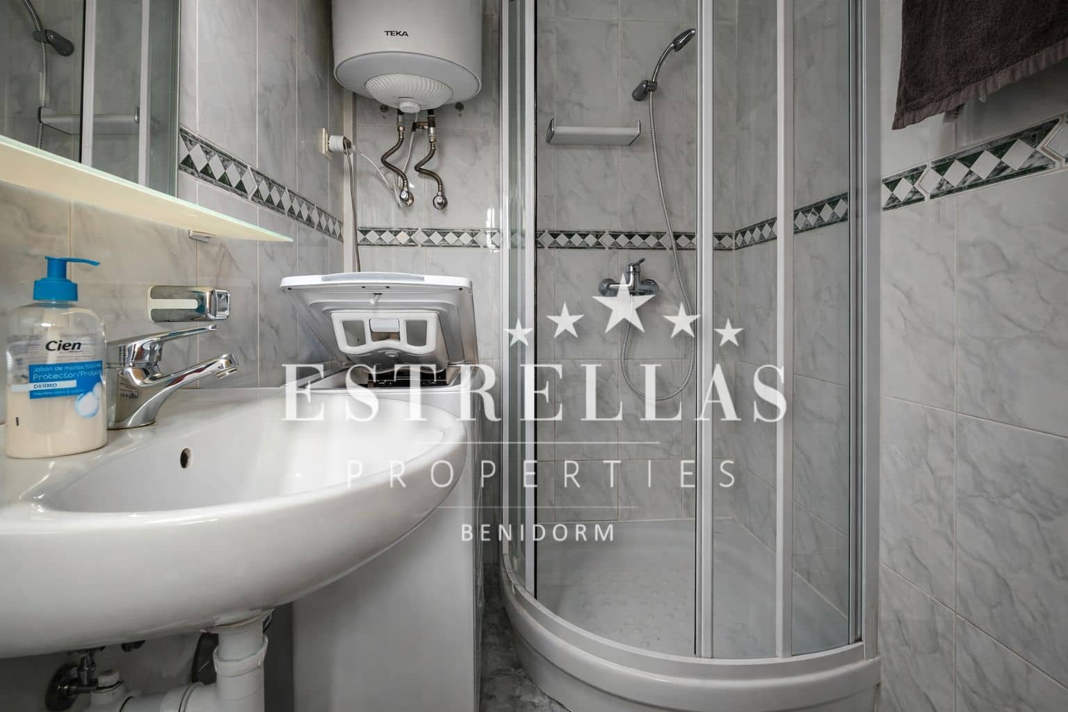 2 bedroom Apartment for sale in Benidorm with garage - € 189,000 (Ref: 9614210)