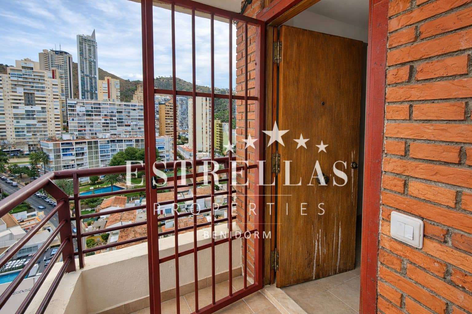 2 bedroom Apartment for sale in Benidorm with garage - € 189,000 (Ref: 9614210)