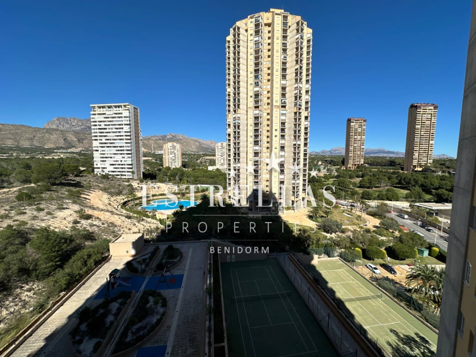 Apartamento de 1 habitación en Benidorm en venta con piscina garaje - 215.000 € (Ref: 9628171)