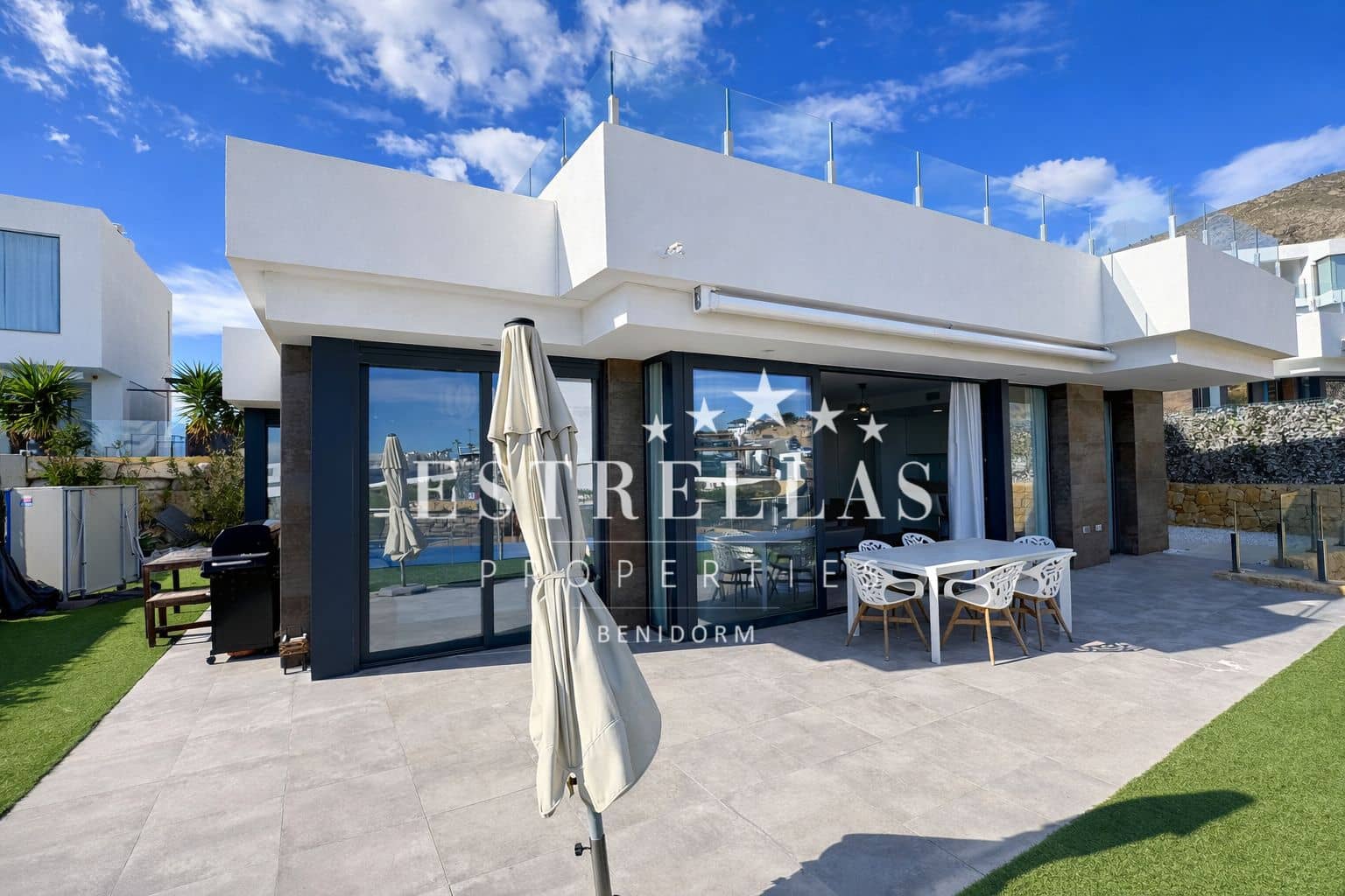 4 soveværelse Villa til salg i Finestrat med swimmingpool garage - € 820.000 (Ref: 9635110)