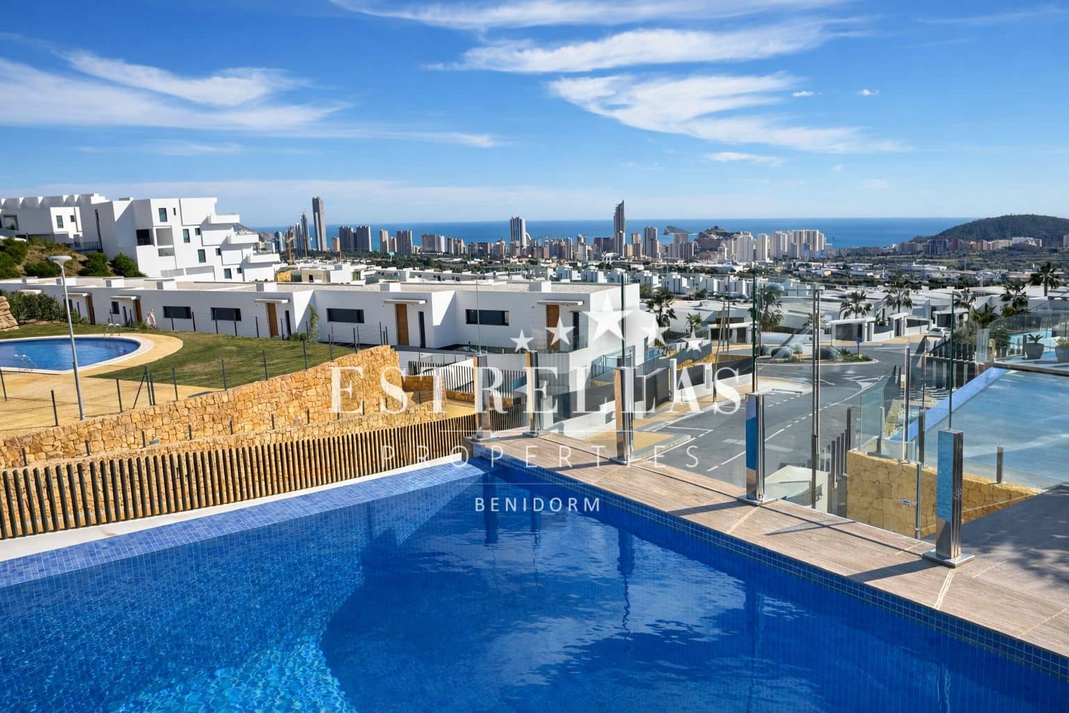 4 soveværelse Villa til salg i Finestrat med swimmingpool garage - € 820.000 (Ref: 9635110)