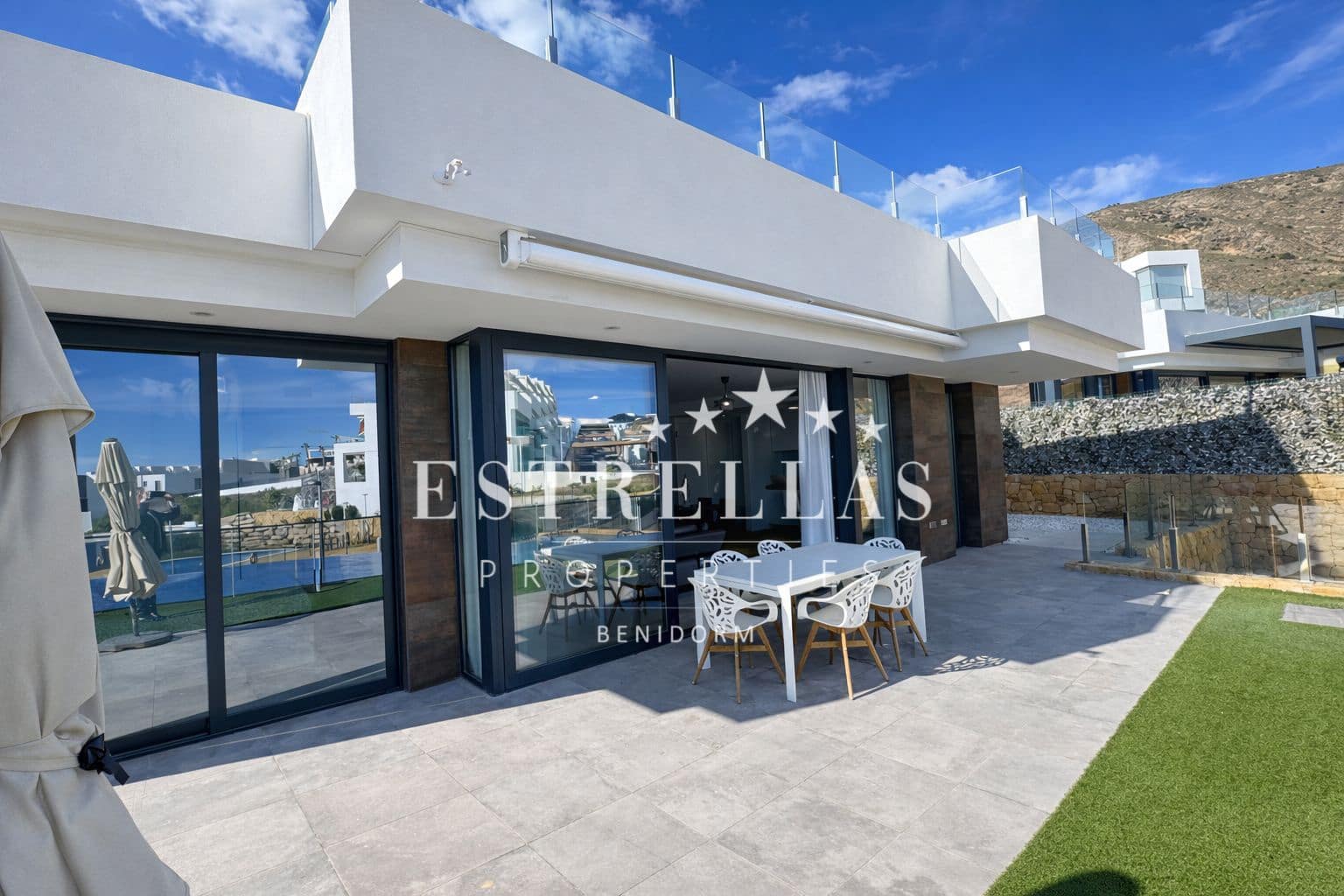 4 soveværelse Villa til salg i Finestrat med swimmingpool garage - € 820.000 (Ref: 9635110)