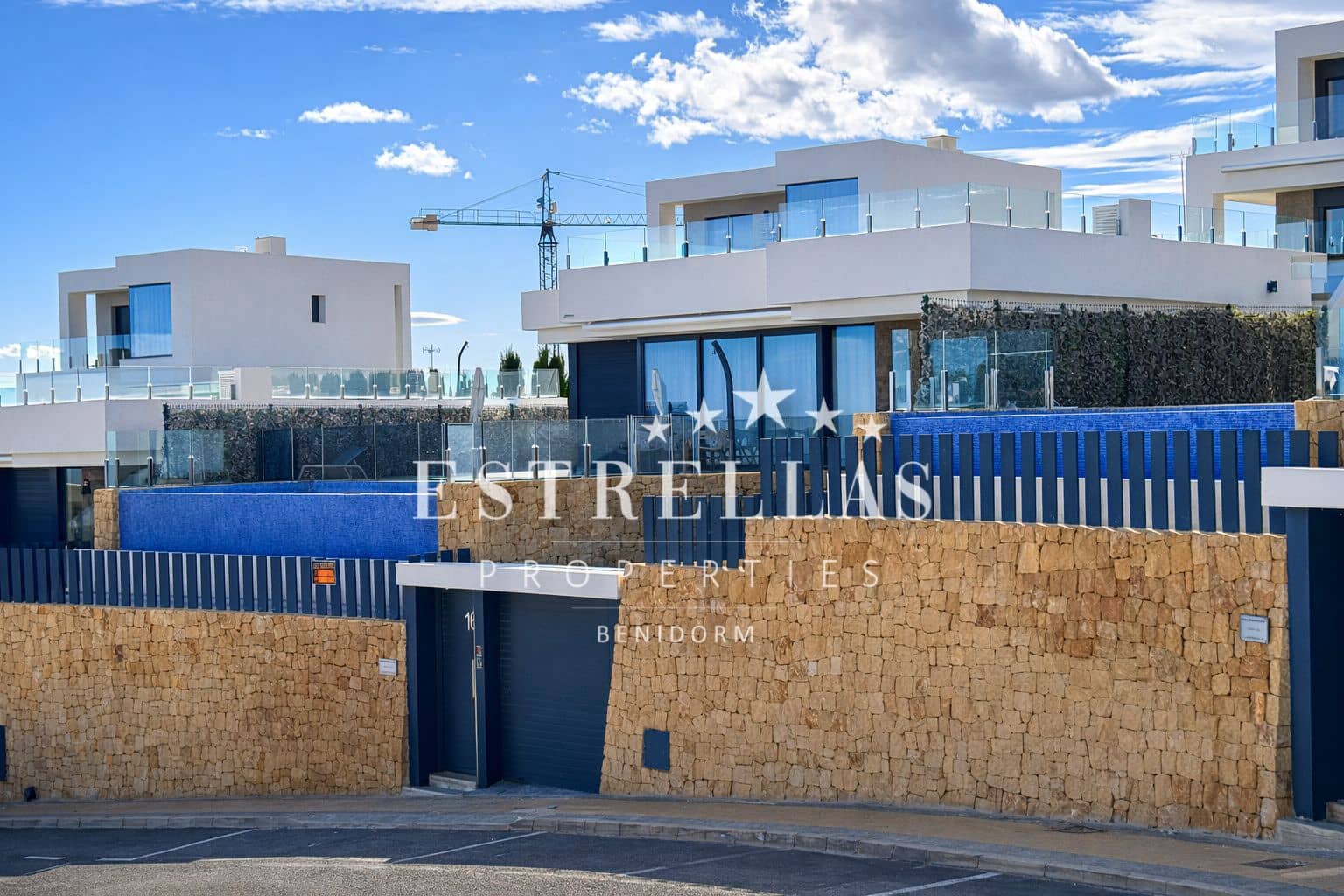 4 soveværelse Villa til salg i Finestrat med swimmingpool garage - € 820.000 (Ref: 9635110)